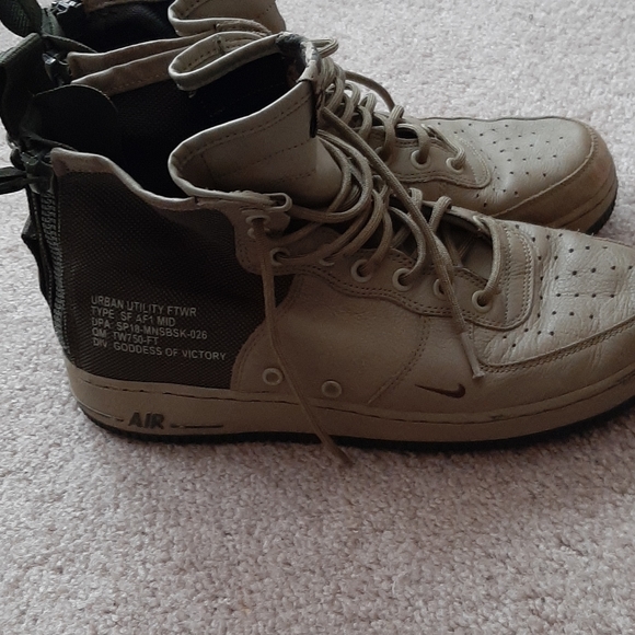 Nike - Picture 6 of 6